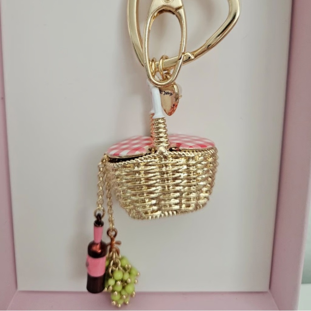 New Betsey Johnson Gold Tone Summer Picnic Bag Charm Wine Bottle & Grapes Charm - Picture 8 of 16